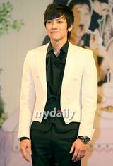 组图：朴正雅Alex等出席新剧《笑吧，东海》记者会