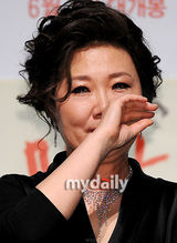 组图：严正花等出席新片《妈妈》媒体首映