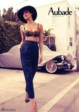 组图：超模金-克鲁尔三点式秀娇乳 复古魅惑