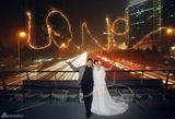 组图：张桐浪漫婚照首度曝光 夜空下“画”出金色爱心