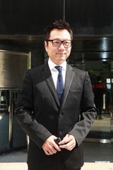 组图：黎耀祥离开法庭 直认2万友情价出席活动