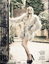 组图：艾薇儿宫廷黑暗风写真 黑纱蒙面气质冷艳