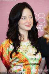 组图：《W.E》发布会 导演麦当娜现身霸气十足