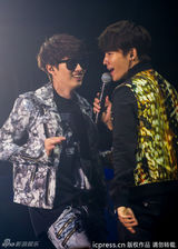 组图：SJ-M上海热力开唱 始源帅气有型赫海有爱