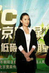 高清图：苗圃放歌环保活动 携手陈道明单车红毯秀