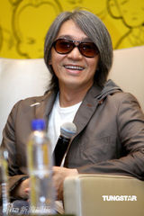 幻灯图：徐娇星爷曝Lucas录音只听妈妈的话 