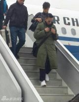 组图：最IN单品军大衣 刘德华范冰冰田亮全靠它