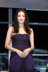 组图：舒淇优雅亮相身材高挑 短裙衬美腿修长