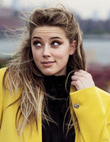 组图：德普女友艾梅柏杂志大片 裤装演绎中性风