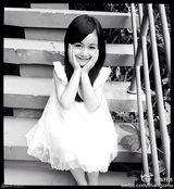 组图：童年小龙女演员超萌生活照 可爱似洋娃娃