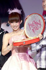 组图：郭书瑶发专辑粉嫩庆功 自曝曾苦等周董签名