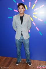 组图：林青霞现身支持继女 与生母张天爱同场