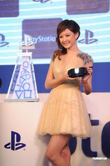 组图：安心亚澄清绯闻自称单身 不敢与林志玲比人气