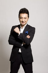 组图：网曝央视主播尼格买提婚照 新娘娇美