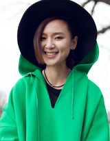 组图：周笔畅巴黎拍写真 摘掉眼镜显法式优雅