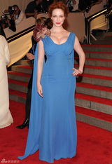 高清组图：纽约大都会庆典 克里斯蒂娜秀丰胸