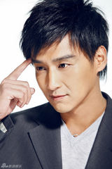 组图：张天霖开年写真曝光  深情电眼魅力十足