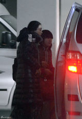 组图：陈凯歌夫妇面试新人 陈红素面朝天