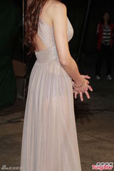 组图：周秀娜挤傲人事业线 高腰底裤隐现煞风景