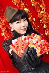 组图：吴莫愁李代沫曝贺岁照迎新年