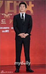 组图：李敏镐朴有天助阵SBS颁奖 《绅士》大赢