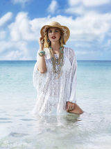 组图：凯特-阿普顿海边展诱惑 露深沟十足惹火