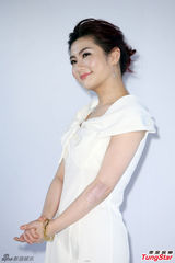 组图：Selina任家萱亮相被讽水桶腰发愤减肥