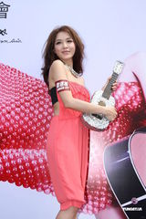 组图：官恩娜宣传新碟未让男友撑场 称不着急结婚