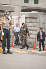 独家高清：Rain退伍行军礼哽咽 多国粉丝迎接