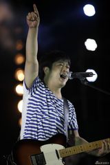 组图：“怒放”摇滚演唱会举行 乐迷共忆青春岁月