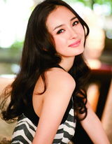 组图：杨幂米兰时尚写真 俏丽迷人展异国风情