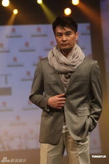 组图：连凯为某品牌走秀 展现男人魅力帅气十足