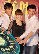 组图：柳岩薄透黑纱裙亮相《十二星座》开机