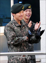 组图：神话成员Andy正式退役 李准基李莞等欢送