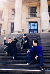 组图：宁浩徐峥黄渤柏林街拍 一路说说笑笑