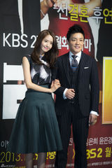 独家高清：少女时代允儿宣传新剧清纯甜笑醉人