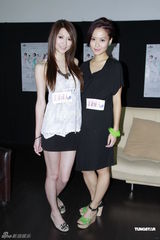 组图：连诗雅首演舞台剧 与曲赤已无联络