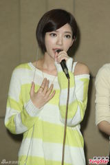 组图：严爵不敢搂郭雪芙 夸Dream Girls是女神