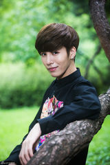 高清组图：独家对话韩国摇滚花美男鲁敏宇