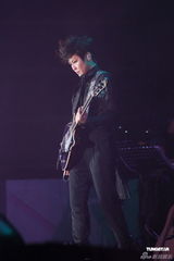 组图：何韵诗开唱剖白爱情观 落泪唱失恋情歌