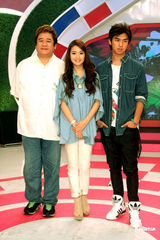 组图：陈柏霖为新剧节目录制 否认帮女友洗内裤