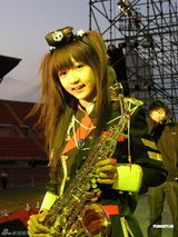 组图：许雅涵变身四川美食宝贝 为小吃比赛代言