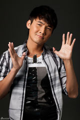 组图：张铎推最新大片 简约大方尽显好男人气质