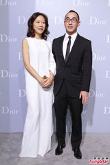 组图：钟楚红张曼玉同台亮相 全智贤露香肩