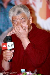 幻灯：《老牛家的战争》登陆北京 宋丹丹获儿子祝福