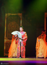 幻灯图集：李玉刚赴日巡演彩排照曝光 轻装上阵