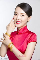 组图：刘雨鑫时尚写真 展熟女自信笑容