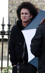 组图：西恩-潘爱尔兰拍新片 奥斯卡影帝变摇滚浪子