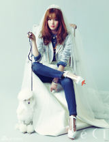 组图：Secret韩善花时尚写真 休闲装另类配白纱