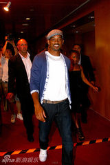 幻灯图集：《功夫梦》北京首映 成龙小史密斯秀醉拳